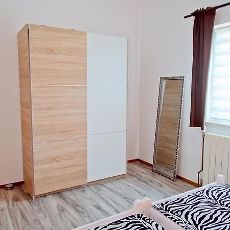 Loborika Apartmans Dina And Hana Radeki Polje 50 아파트 외부 사진