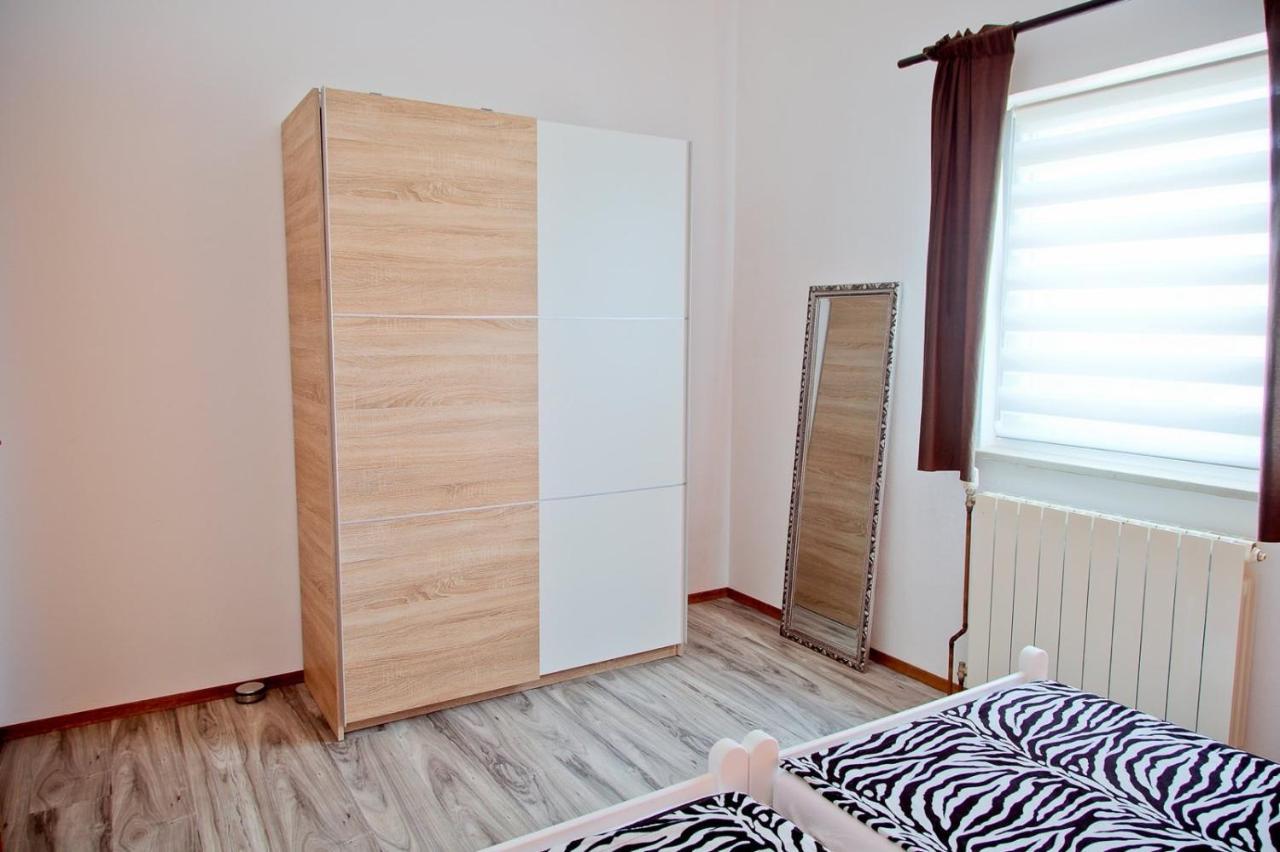 Loborika Apartmans Dina And Hana Radeki Polje 50 아파트 외부 사진
